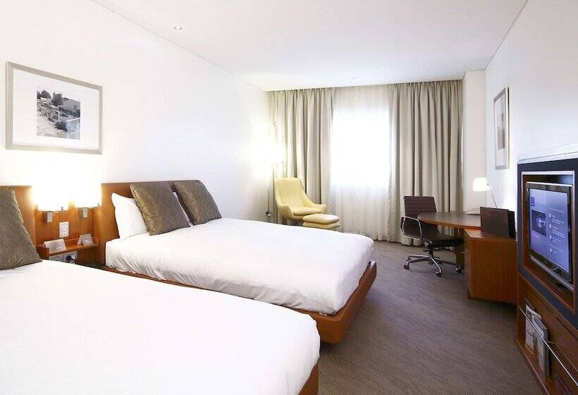 غرفه قياسيه سريرين مزدوجين, Novotel Canberra