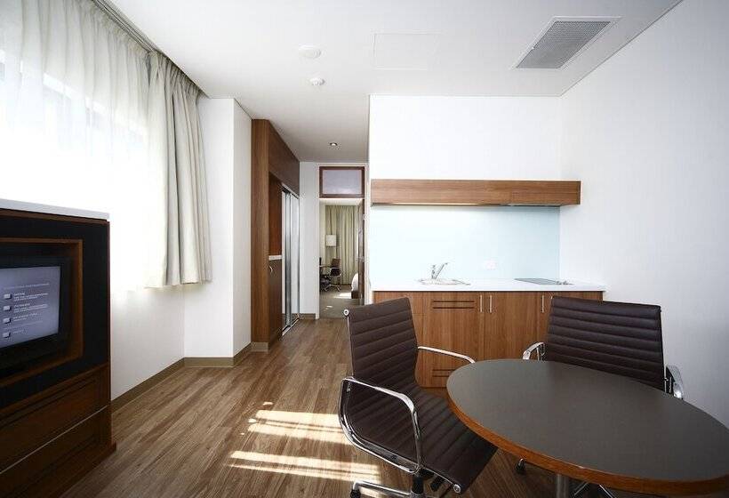 شقة غرفة واحدة, Novotel Canberra
