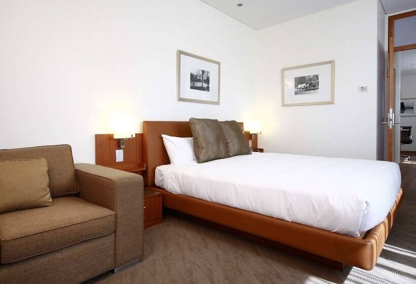 스탠다드 룸 더블 침대, Novotel Canberra