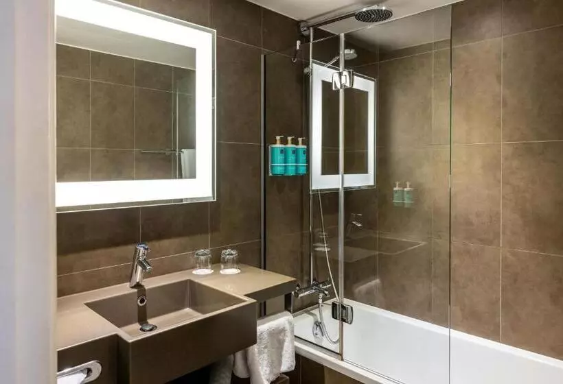 Superior-huone, Novotel Leeds Centre