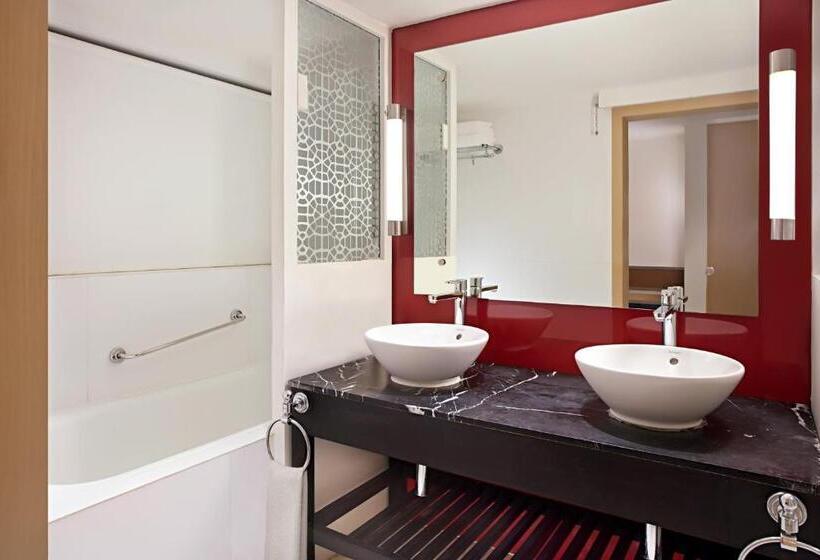 جناح كلوب, Le Méridien Kochi