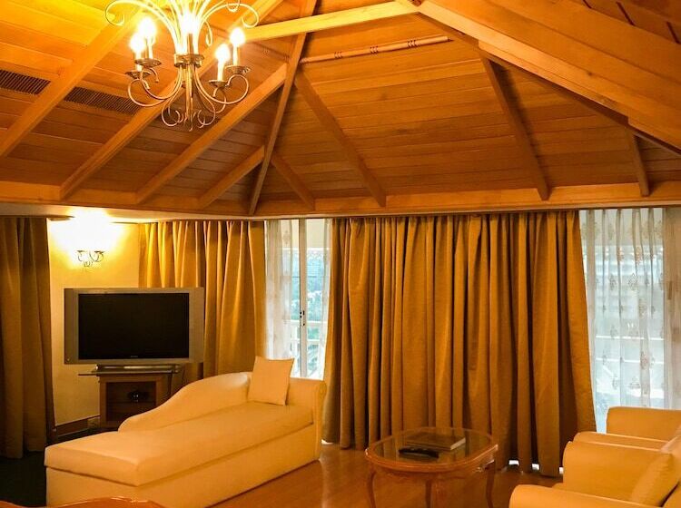 جناح كلوب, Le Méridien Kochi