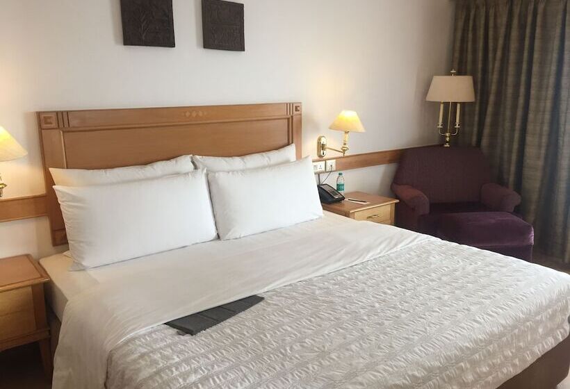 جناح كلوب, Le Méridien Kochi