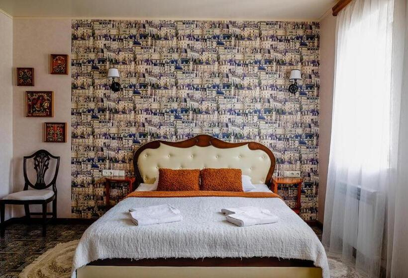 اتاق خانوادگی, гостеріяold Town