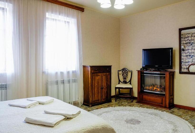 اتاق خانوادگی, гостеріяold Town