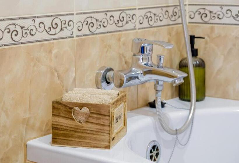 اتاق خانوادگی, гостеріяold Town