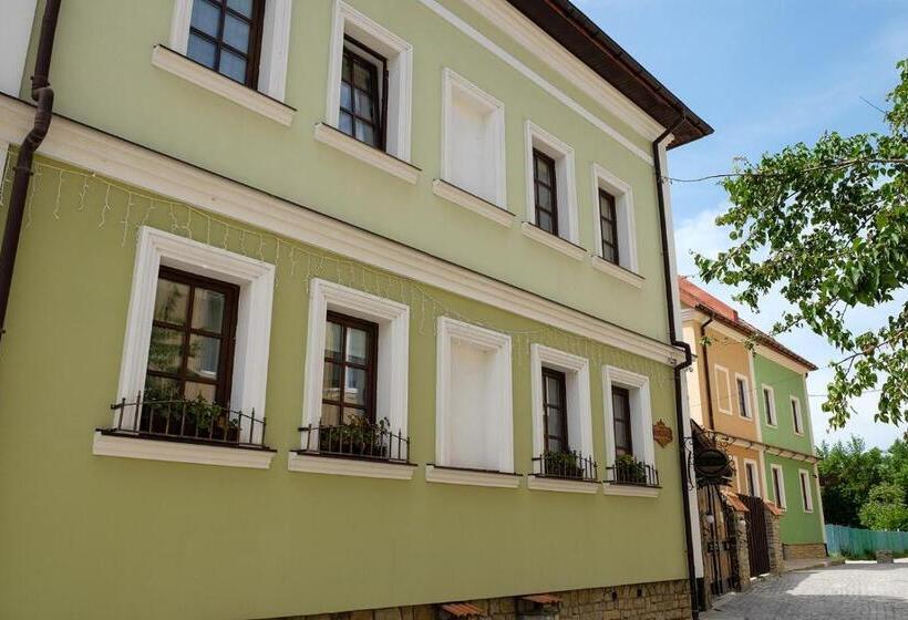 اتاق خانوادگی, гостеріяold Town