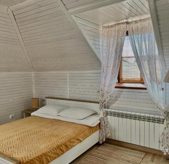 اتاق لوکس چهار تخته, гостеріяold Town