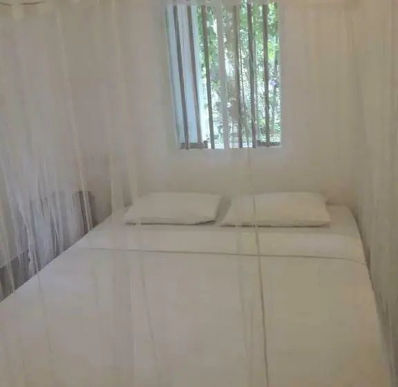 プールビュースタンダードルーム, Bentota Home Stay