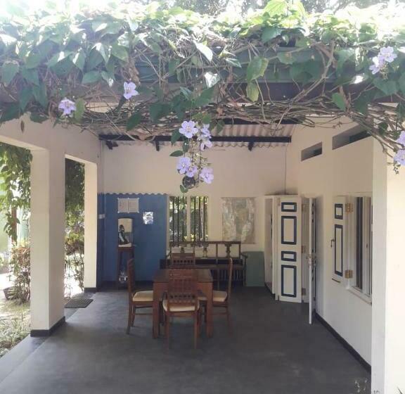 Номер Стандарт Вид на Бассейн, Bentota Home Stay