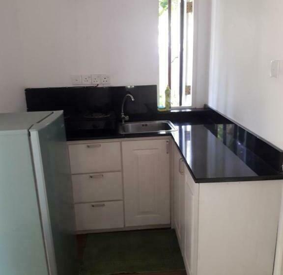 プールビュースタンダードルーム, Bentota Home Stay