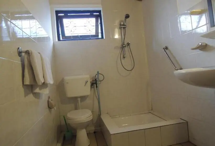 バス共有のスタンダードルーム, Bentota Home Stay