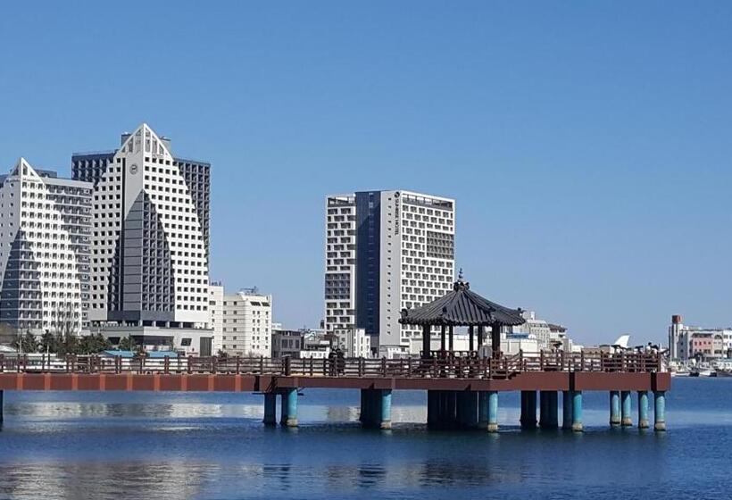 1 Bedroom Apartment Lake View, Nadree House 1