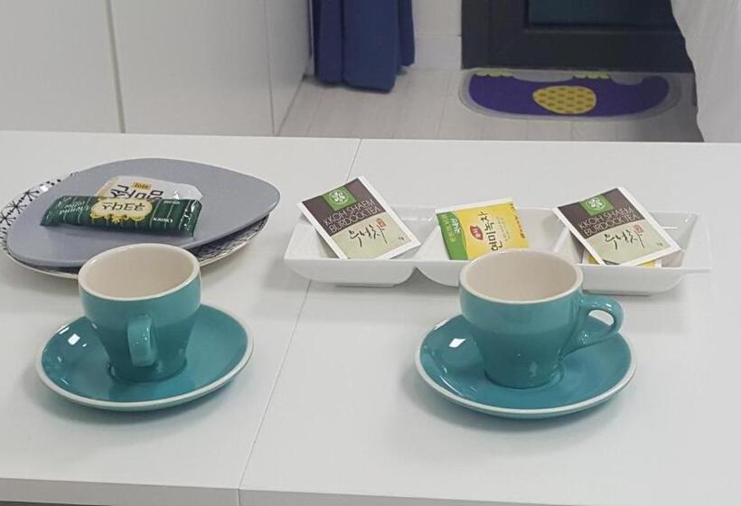 1 Bedroom Apartment Lake View, Nadree House 1