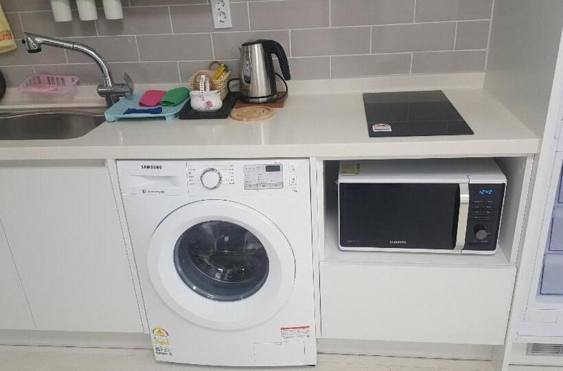 1 Bedroom Apartment Lake View, Nadree House 1