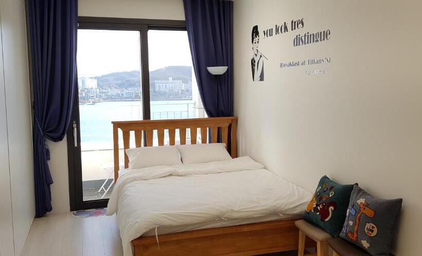 1 Bedroom Apartment Lake View, Nadree House 1