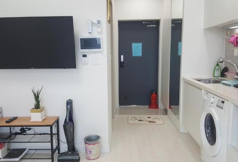 1 Bedroom Apartment Lake View, Nadree House 1