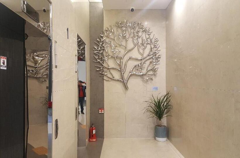 1 Bedroom Apartment Lake View, Nadree House 1