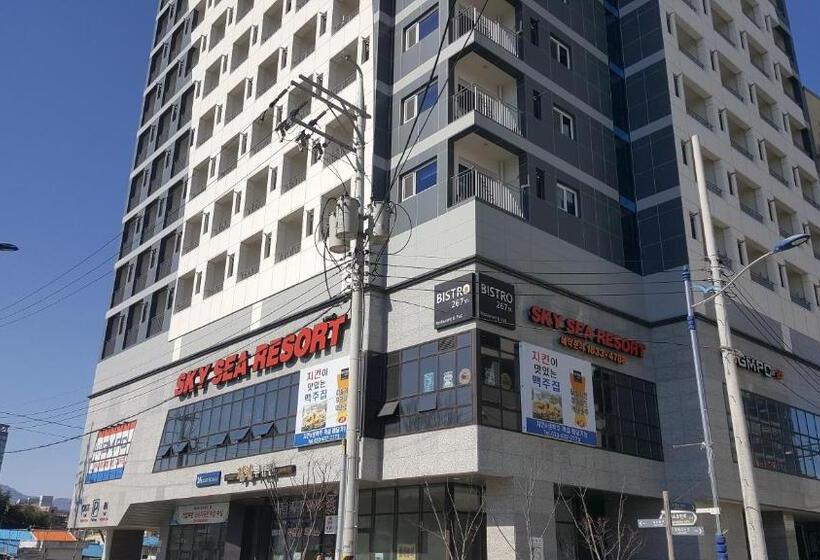 1 Bedroom Apartment Lake View, Nadree House 1