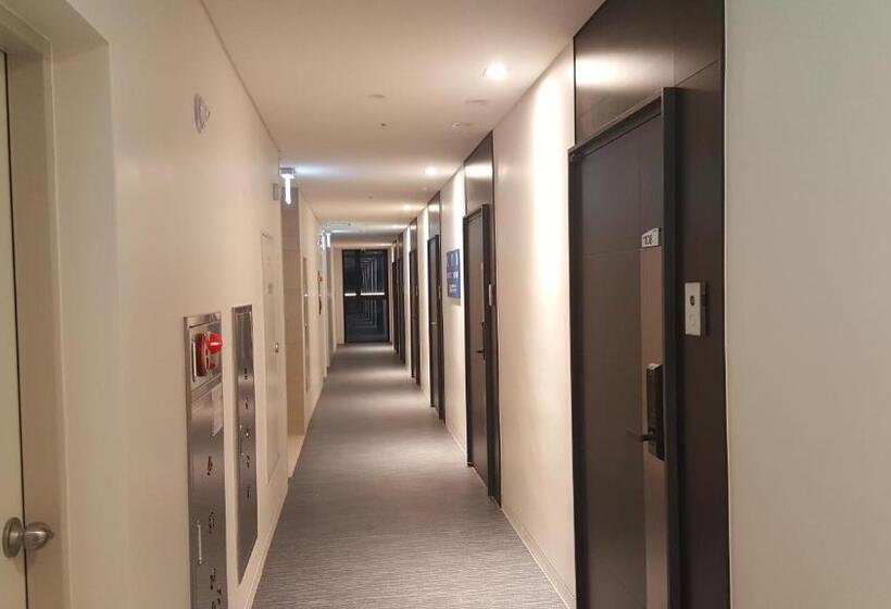 1 Bedroom Apartment Lake View, Nadree House 1