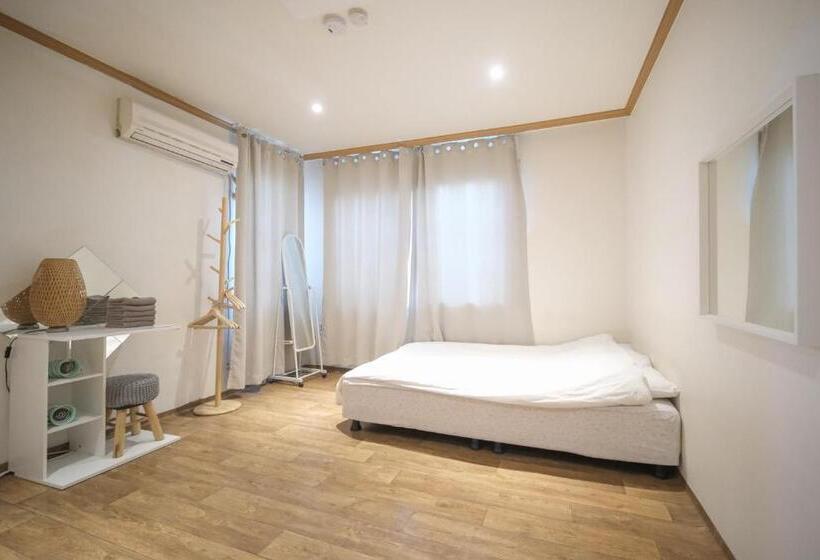Apartament 2 Dormitoare, Yeonnam Minbak