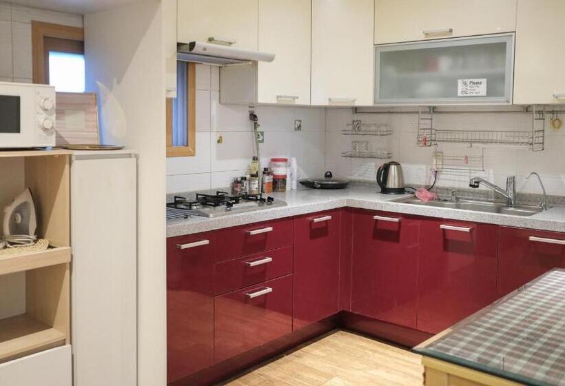 Apartament 2 Dormitoare, Yeonnam Minbak