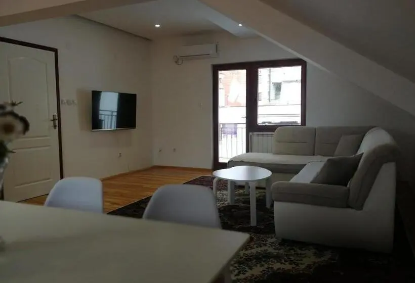 سوییت, Apartman Baron