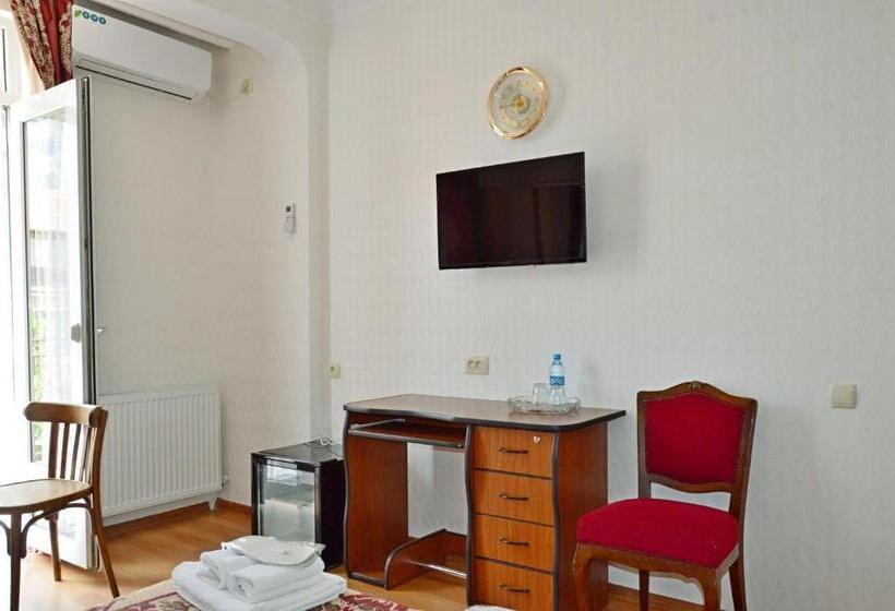 اتاق لوکس با بالکن, Boutique Hotel Eco House Tbilisi