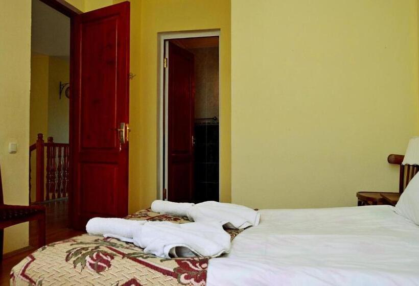 اتاق لوکس با بالکن, Boutique Hotel Eco House Tbilisi