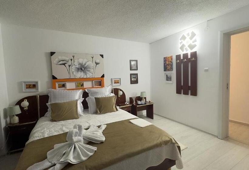 חדר משפחתי, Casa Mina