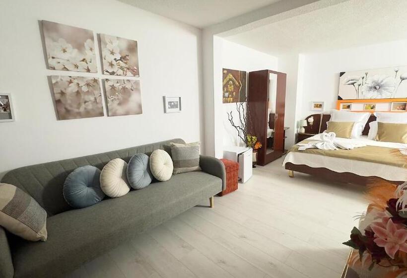 חדר משפחתי, Casa Mina