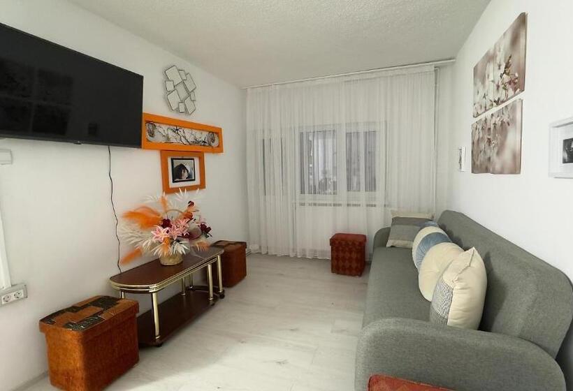 חדר משפחתי, Casa Mina