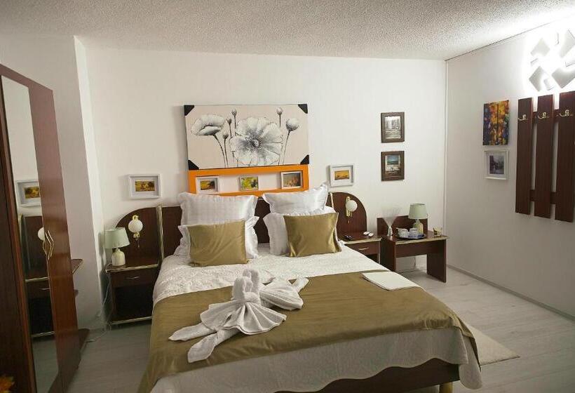 חדר משפחתי, Casa Mina