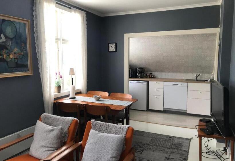 דירת שלושה חדרים, Fjord View Apartment