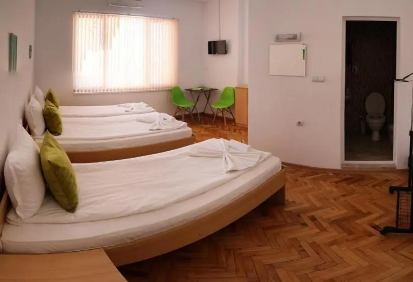 اتاق راحتی سه تخته, Gile Guest House