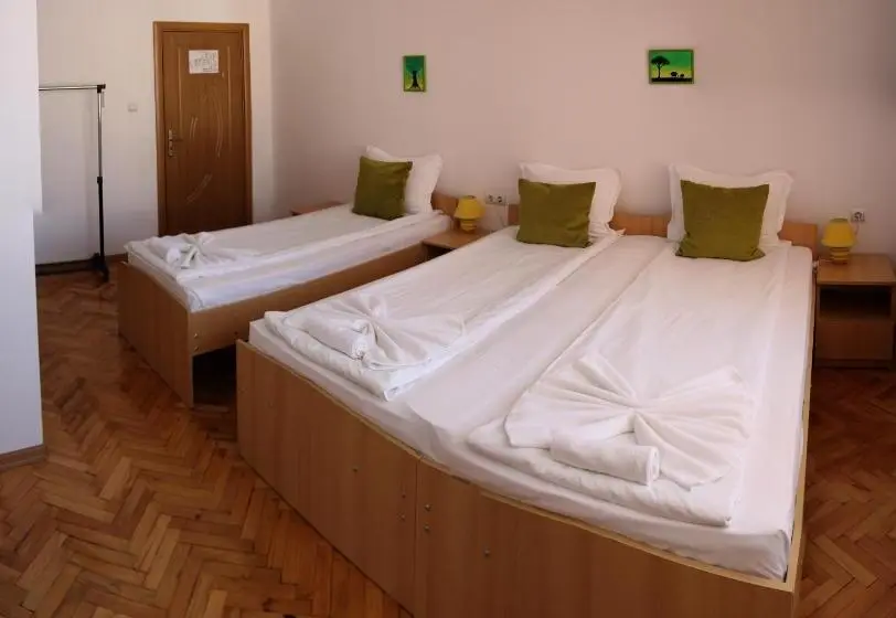 اتاق راحتی سه تخته, Gile Guest House