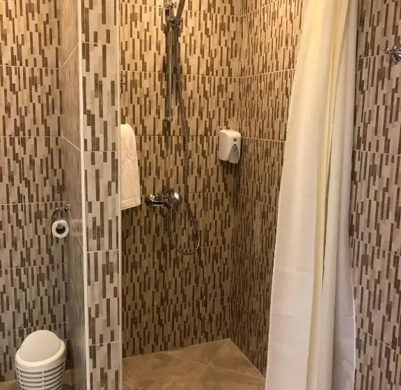 اتاق خانوادگی, Gile Guest House