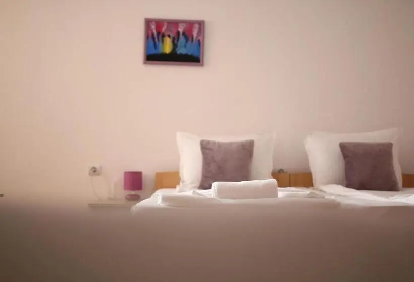 اتاق خانوادگی, Gile Guest House