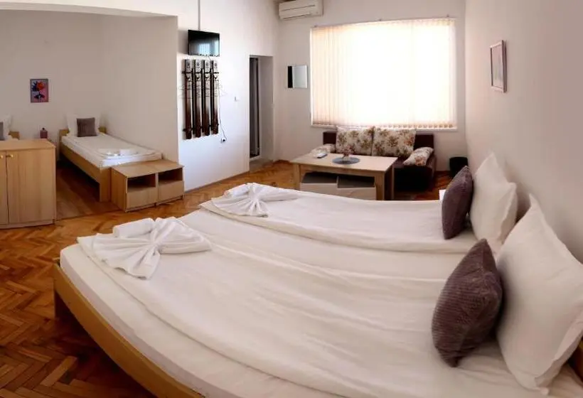 اتاق خانوادگی, Gile Guest House