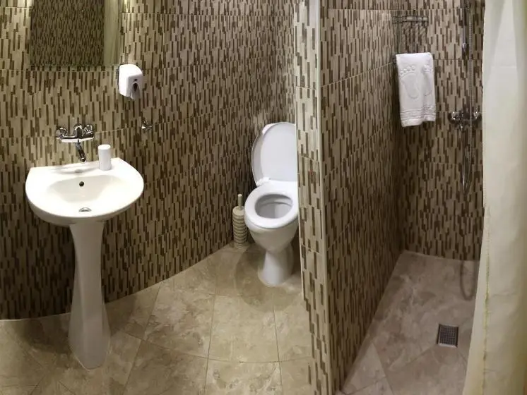 اتاق پریمیوم چهارنفره, Gile Guest House