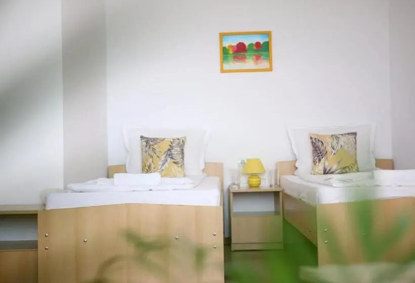 اتاق پریمیوم چهارنفره, Gile Guest House