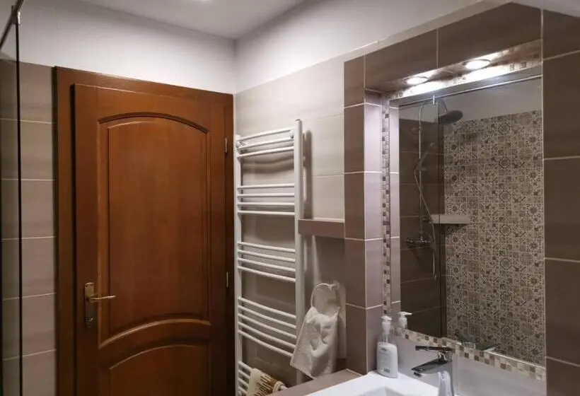 Pokój Rodzinny, Pensiunea Andres