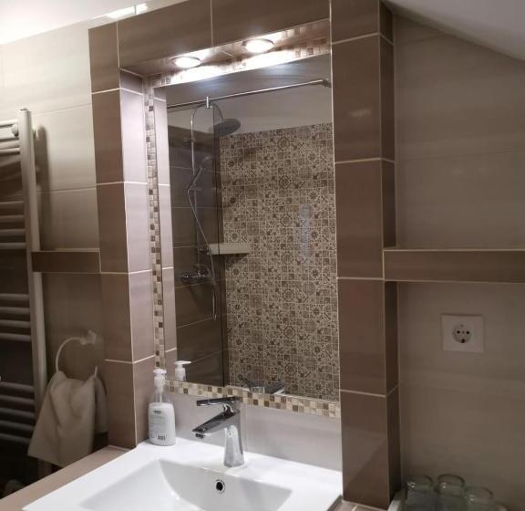 ファミリールーム, Pensiunea Andres