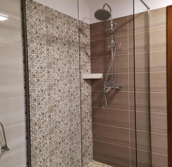 ファミリールーム, Pensiunea Andres