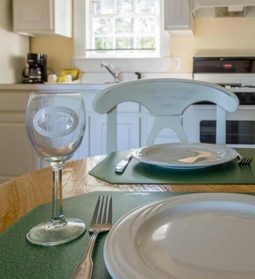 كابينة, The Club At New Seabury