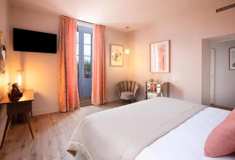 バルコニー付きデラックスルーム, Clos Castel Villas Spa