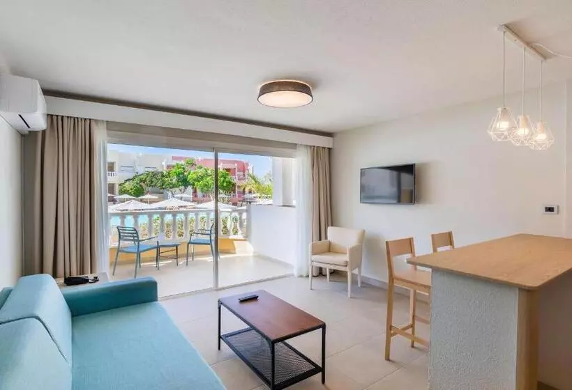 آپارتمان 1 خوابه با چشمانداز استخر, Servatur Isora Suites