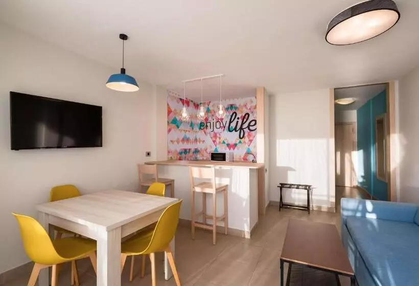 آپارتمان 1 خوابه با چشمانداز استخر, Servatur Isora Suites