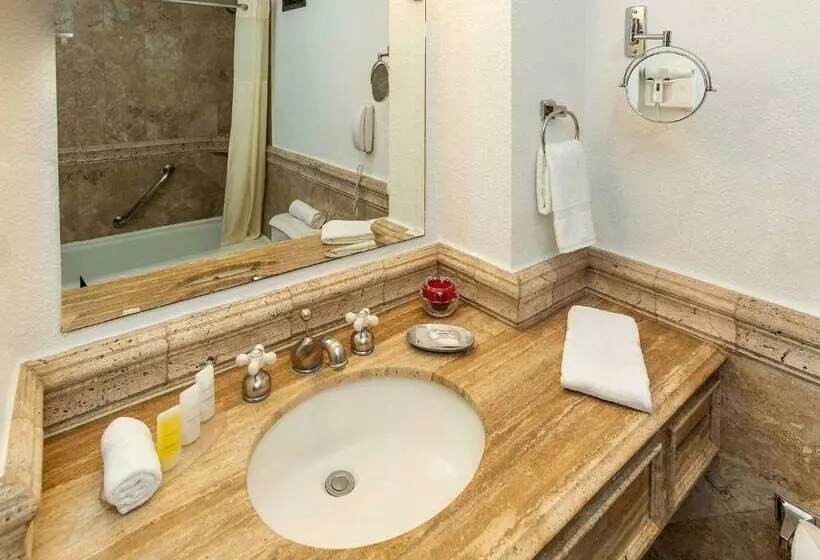 キングサイズベッドのスタンダードルーム, Clarion Hotel Real Tegucigalpa