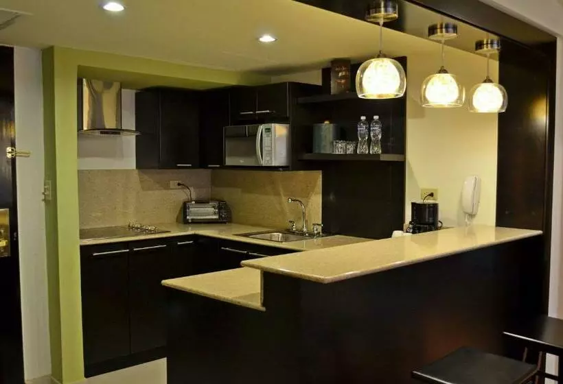 スタンダードスタジオ, Clarion Hotel Real Tegucigalpa